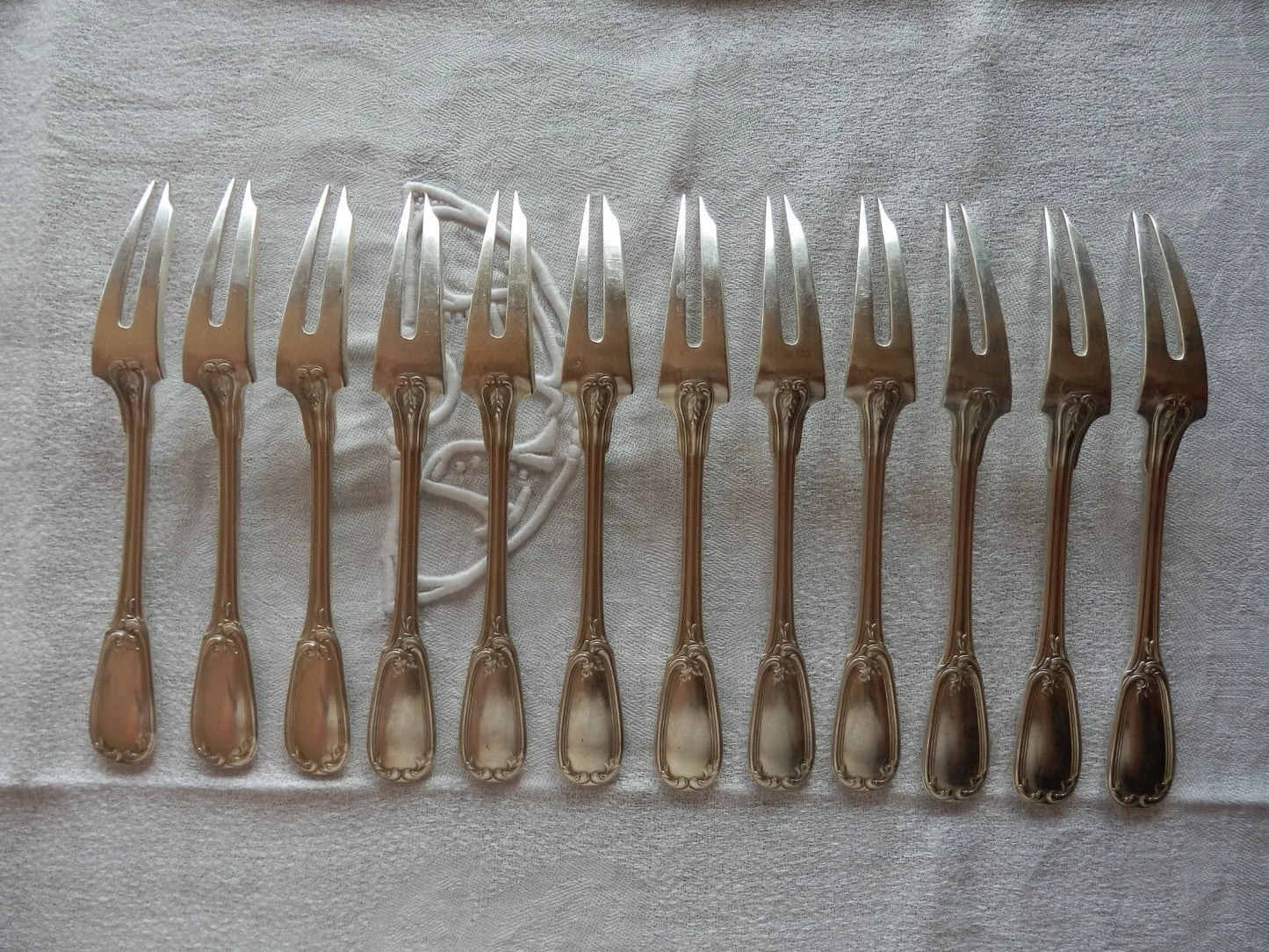Lot de 12 fourchettes à escargots en argent massif – Poinçon Minerve