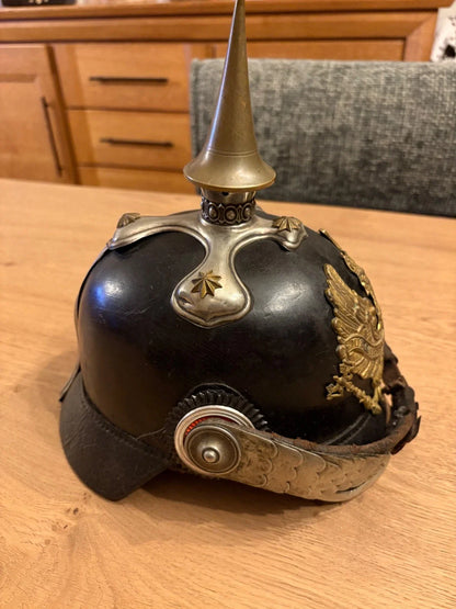 Casque à pointe (Pickelhaube / Spikehelmet) – Officier prussien semi-angulaire (1842-1860)