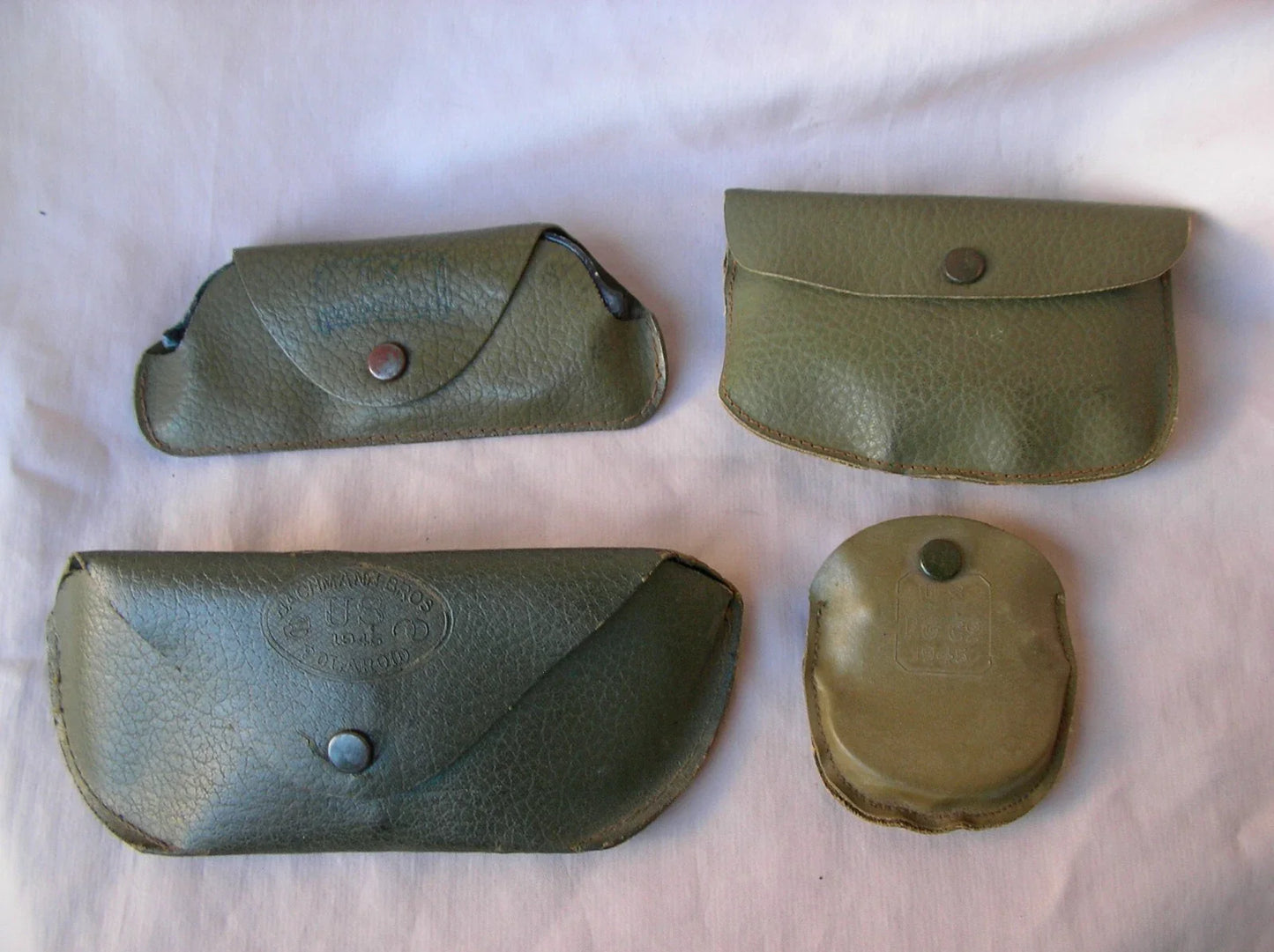 WWII – Lot de 4 Paires de Lunettes de Soleil Militaires Américaines avec Étuis (1944-1945)