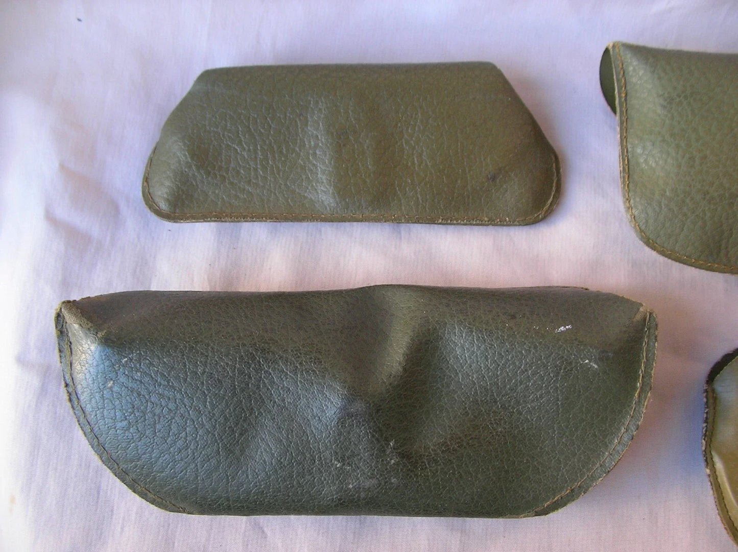 WWII – Lot de 4 Paires de Lunettes de Soleil Militaires Américaines avec Étuis (1944-1945)