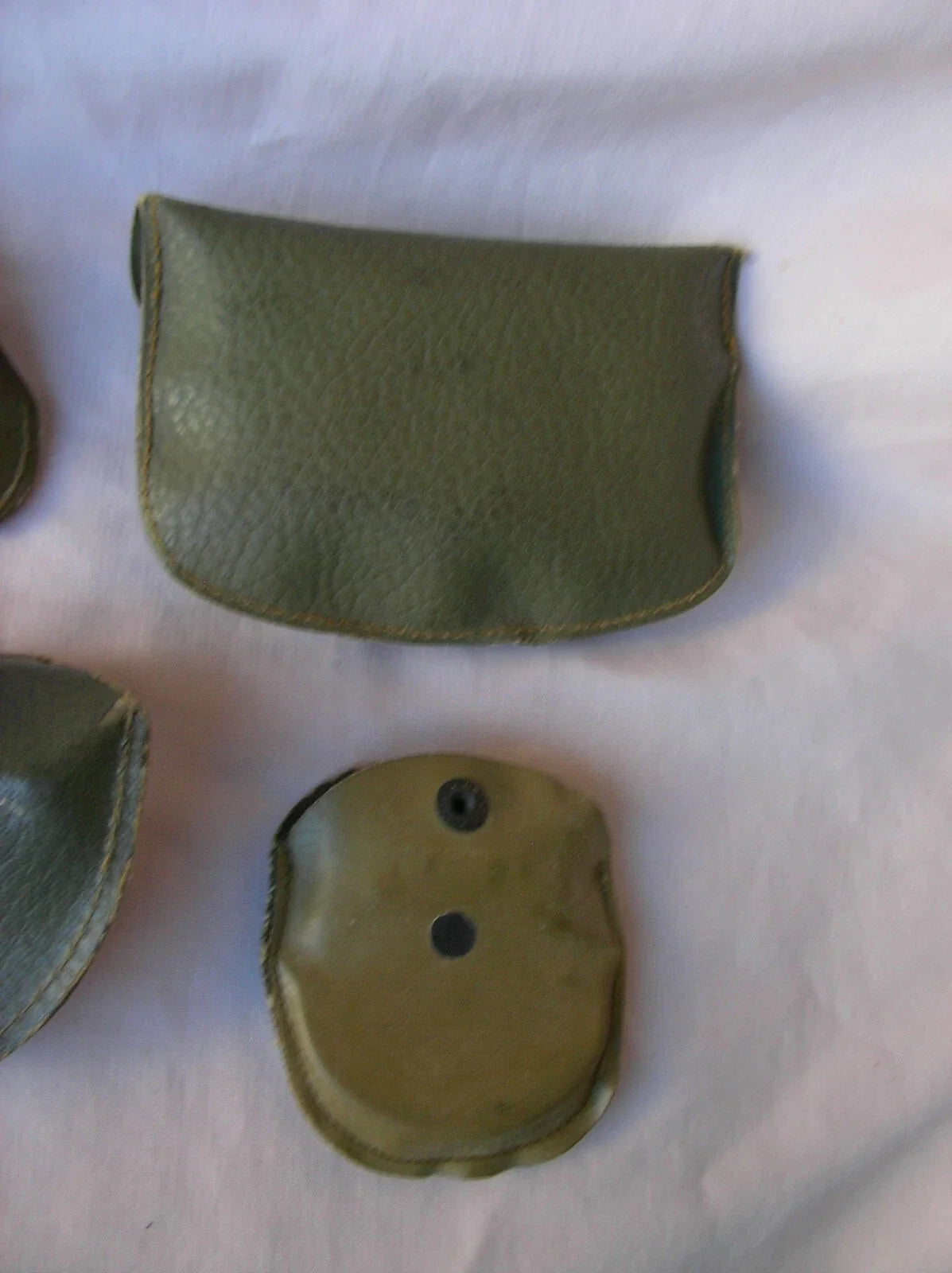 WWII – Lot de 4 Paires de Lunettes de Soleil Militaires Américaines avec Étuis (1944-1945)