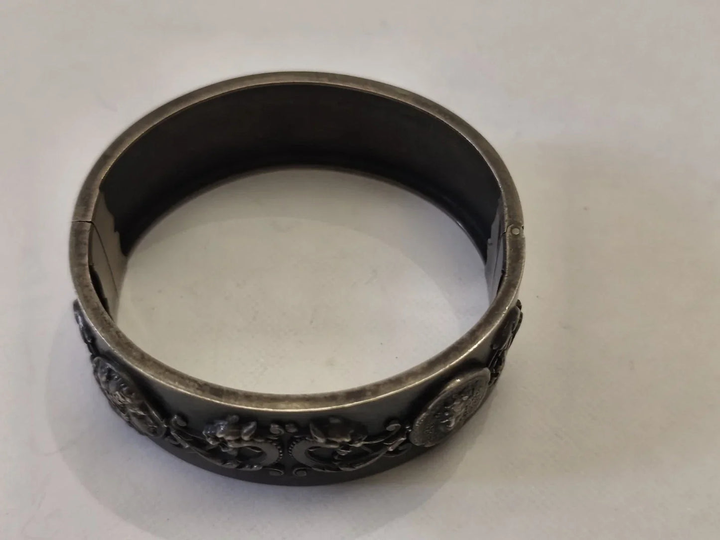 Bracelet argent massif décor chimère dragon