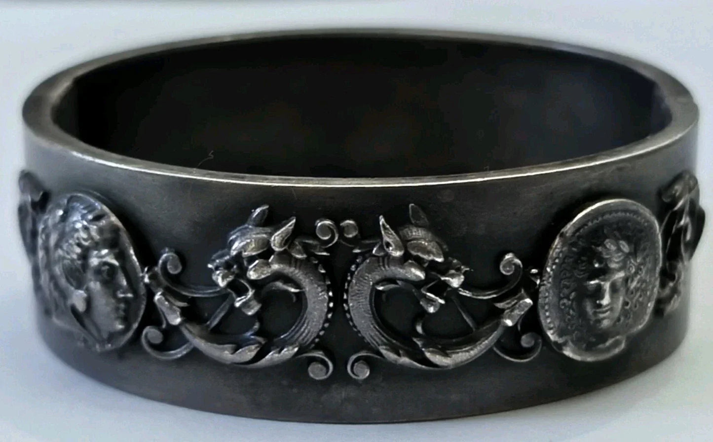 Bracelet argent massif décor chimère dragon