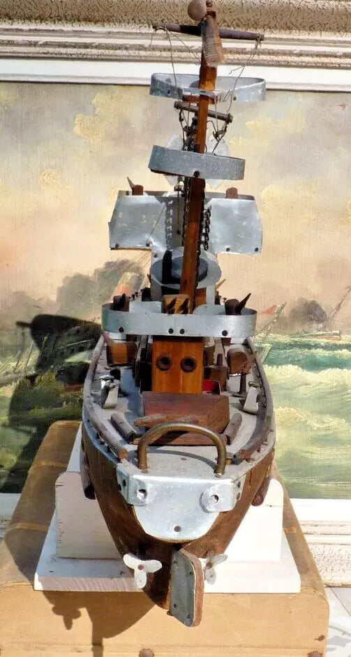 MAQUETTE DE BATEAU CUIRASSÉ 1914-1918