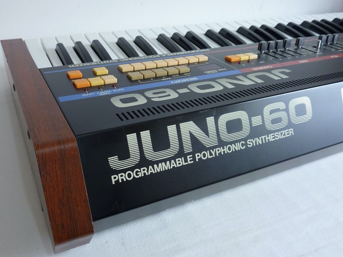 Synthétiseur Roland Juno 60