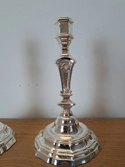 Magnifique Paire de bougeoirs Louis XIV bronze argenté