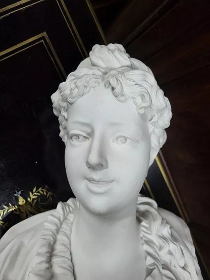 GRAND BUSTE EN BISCUIT DE FEMME