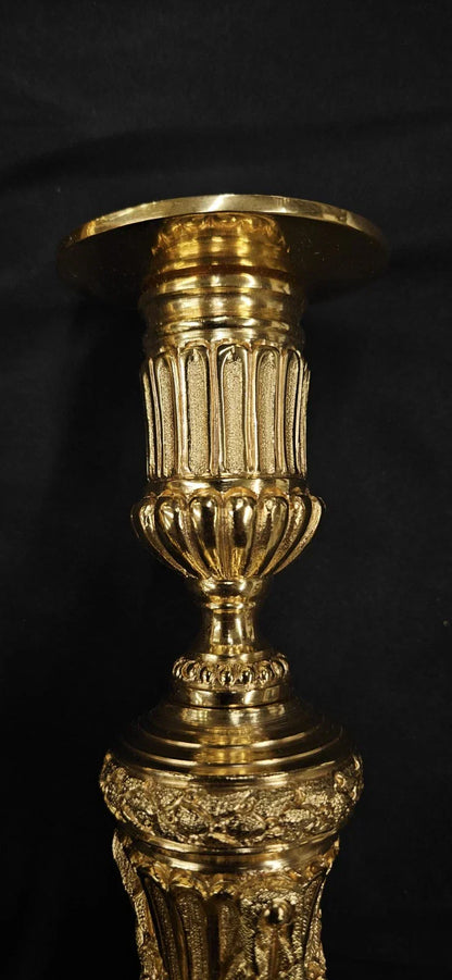Paire de flambeaux en bronze Louis XVI doré