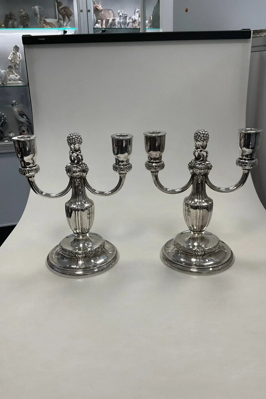 Paire de bougeoirs en argent