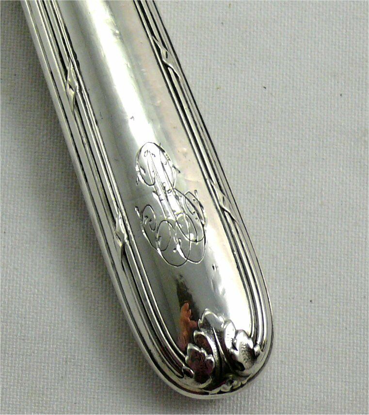 Coffret de 24 couteaux argent fourré modèle Rubans Minerve