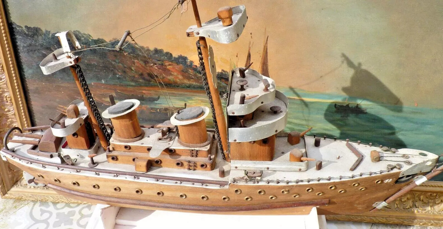 MAQUETTE DE BATEAU CUIRASSÉ 1914-1918