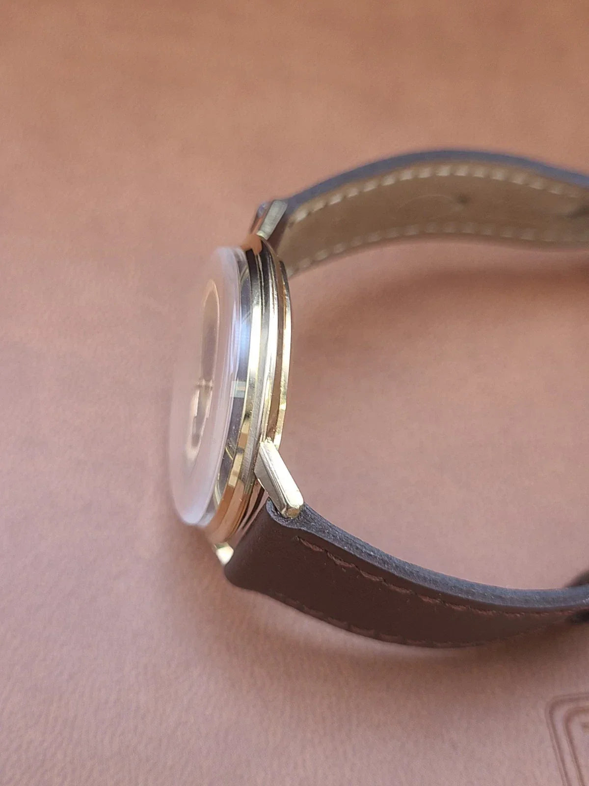 Montre oméga Genève or 18k