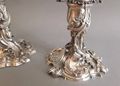 Paire de bougeoirs en argent massif