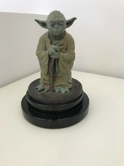 Sculpture en bronze Yoda de Star Wars