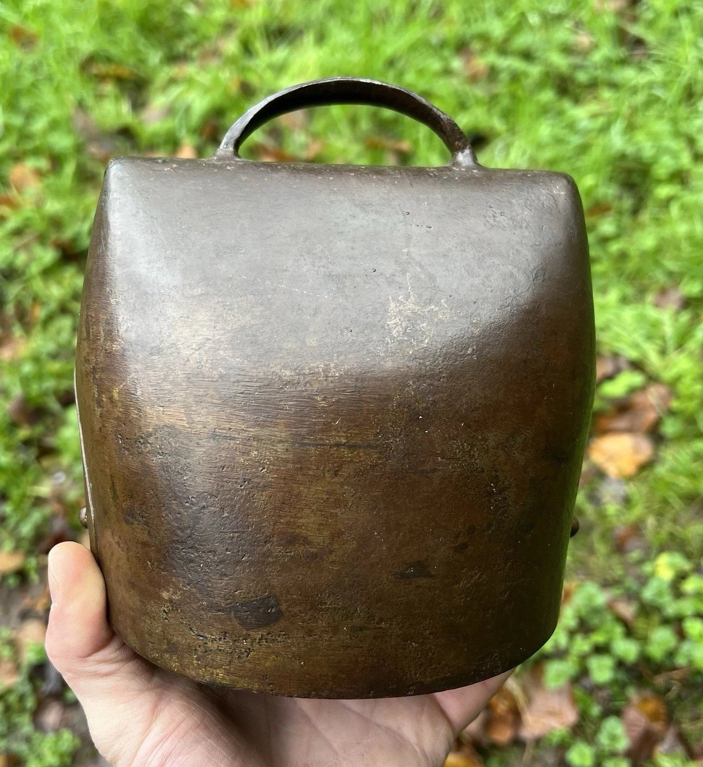 CLOCHE SONNAILLE FER FORGE ART POPULAIRE DEVOUASSOUD