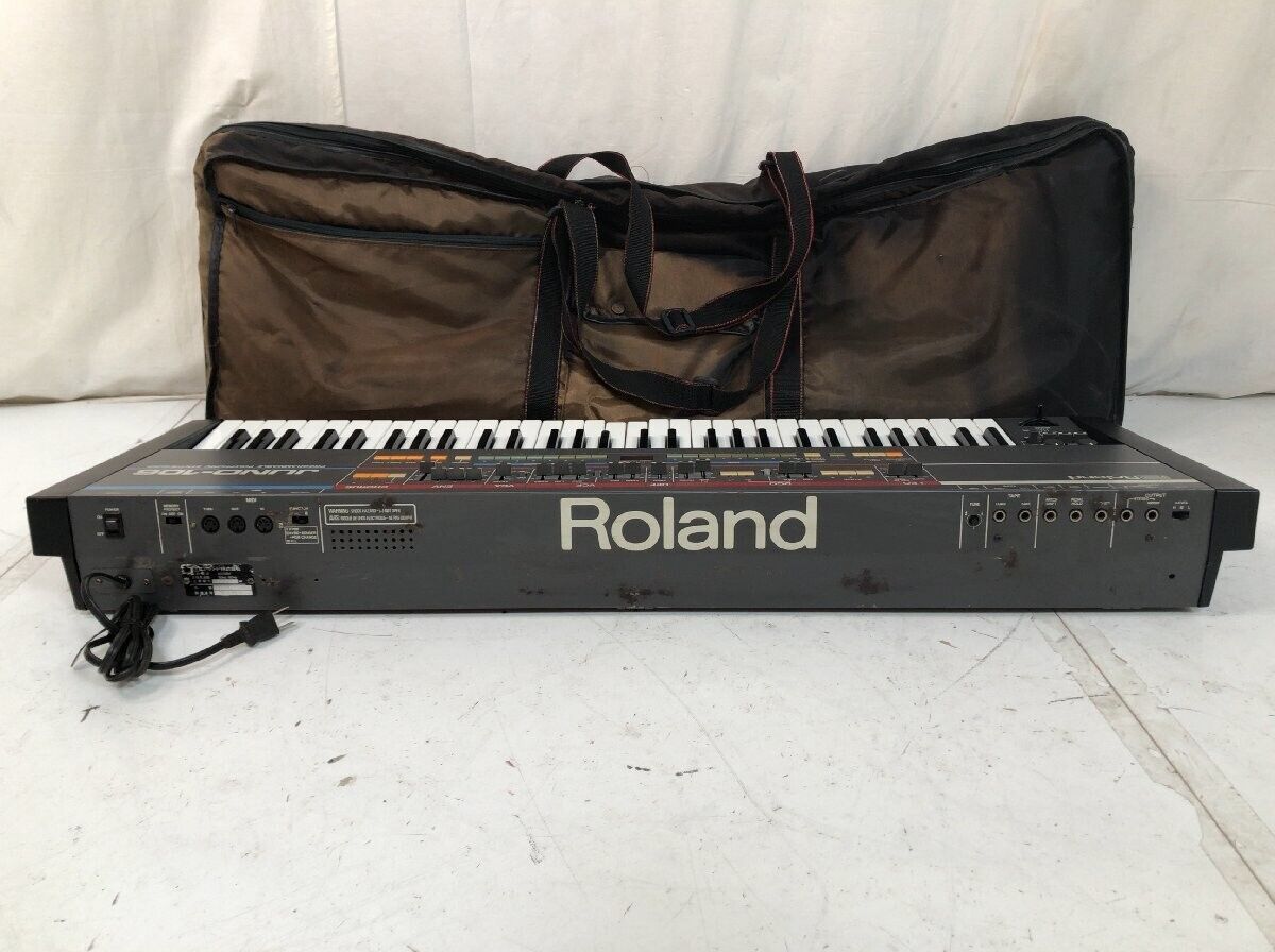 Synthétiseur analogique Roland Juno-106