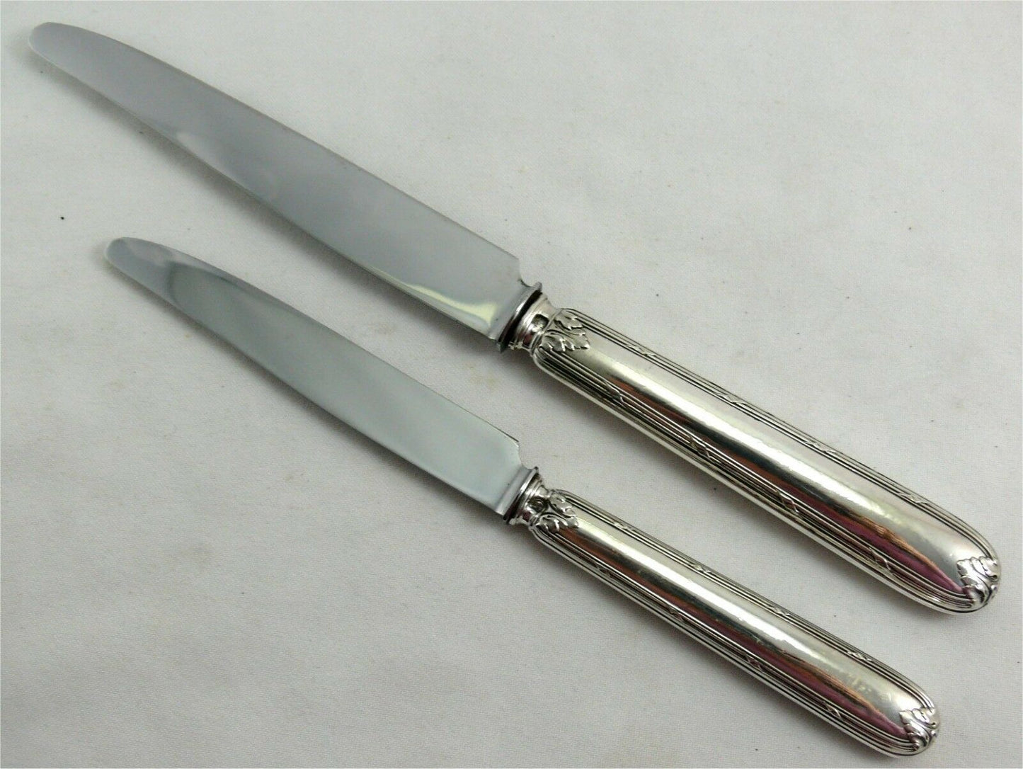 Coffret de 24 couteaux argent fourré modèle Rubans Minerve