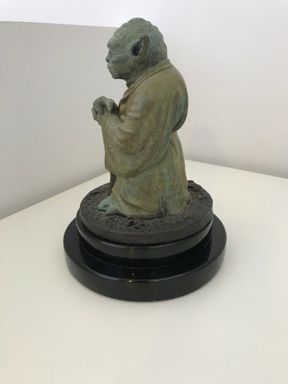 Sculpture en bronze Yoda de Star Wars