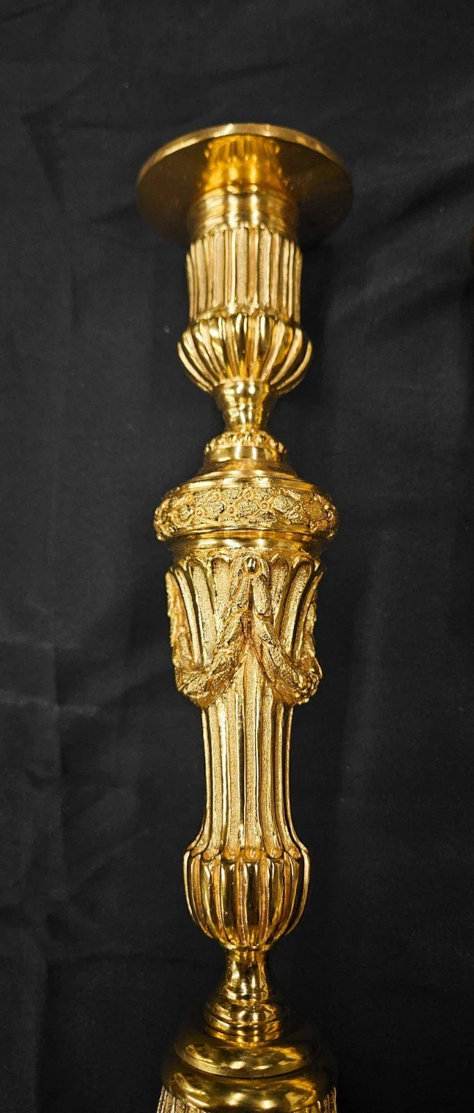 Paire de flambeaux en bronze Louis XVI doré