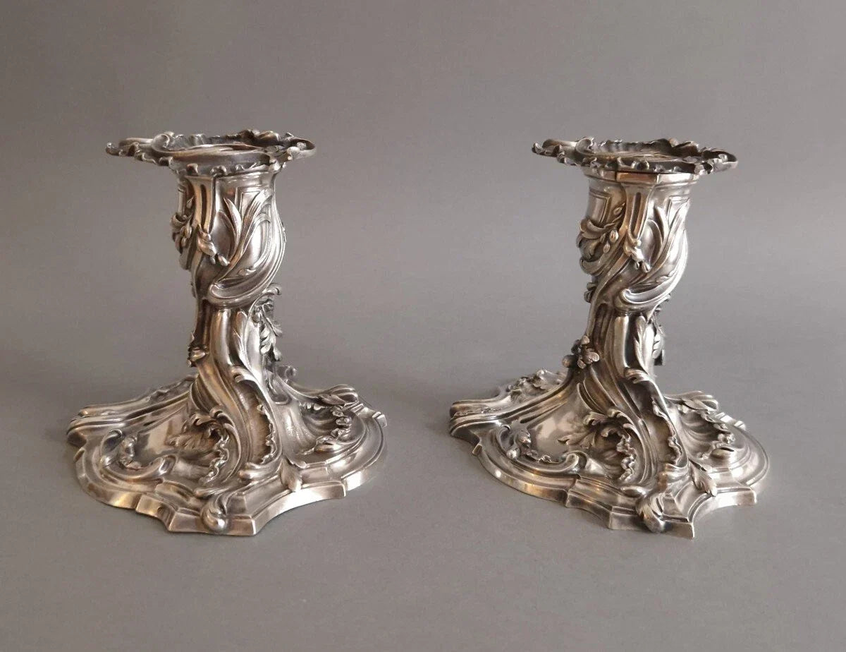 Paire de bougeoirs en argent massif