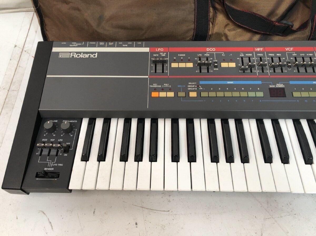 Synthétiseur analogique Roland Juno-106