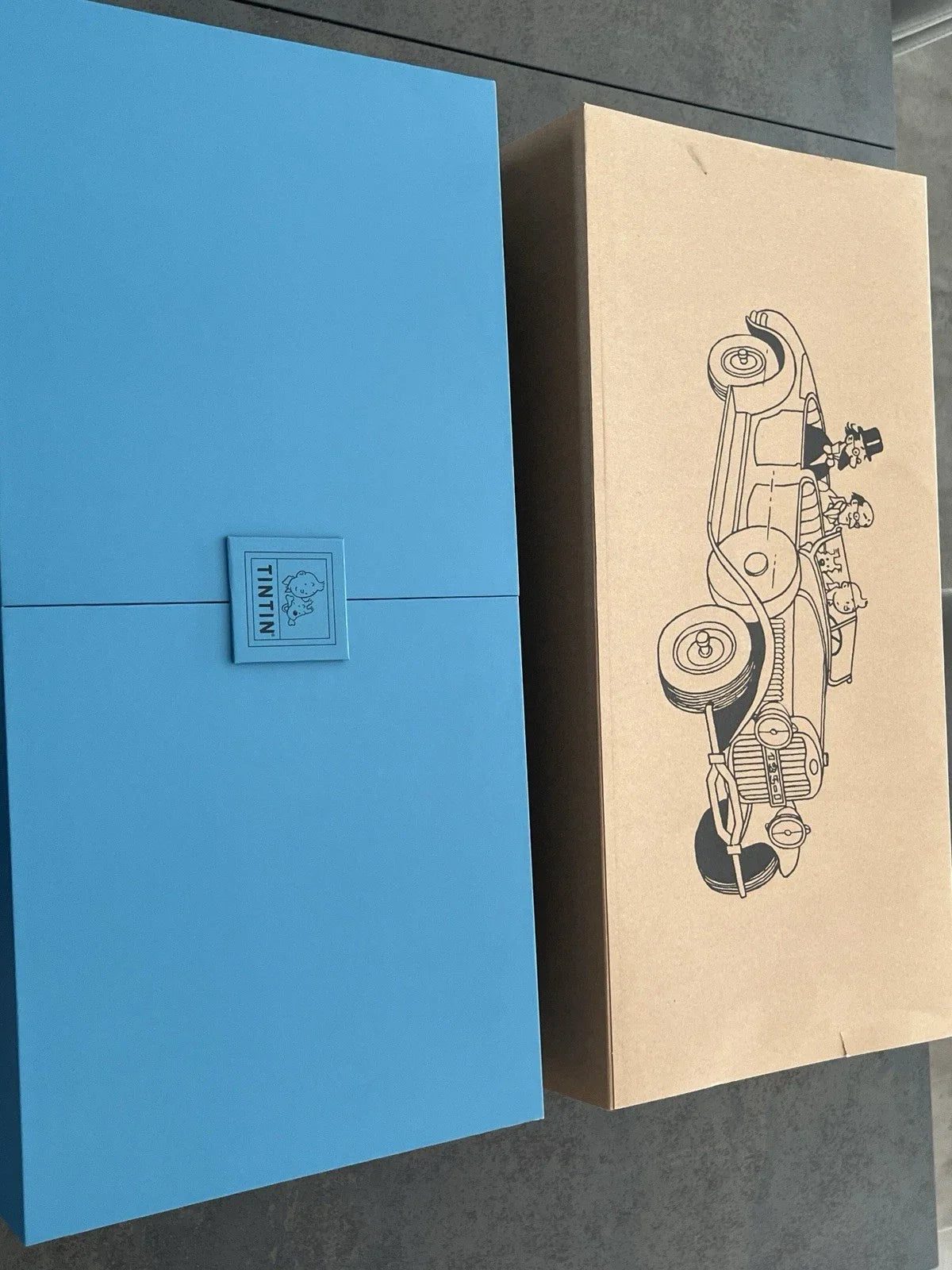 Magnifique voiture Tintin  1/12