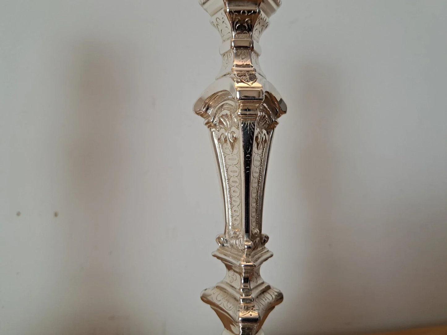 Magnifique Paire de bougeoirs Louis XIV bronze argenté