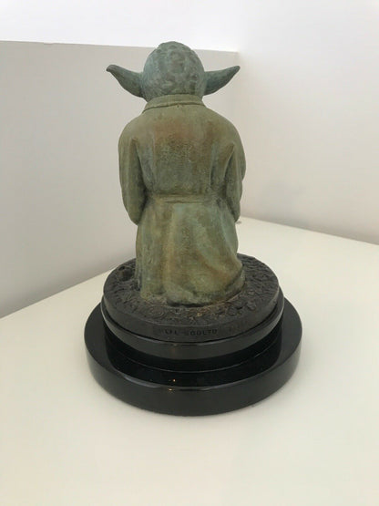 Sculpture en bronze Yoda de Star Wars