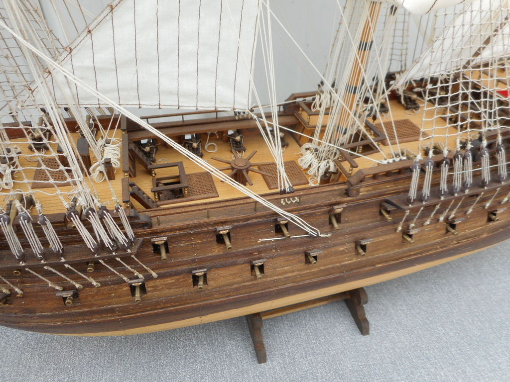 GRANDE MAQUETTE DE BATEAU "VOILIER EPOQUE 1970-1980 EN BOIS
