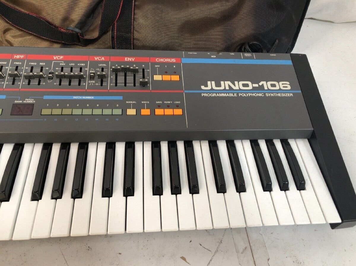 Synthétiseur analogique Roland Juno-106