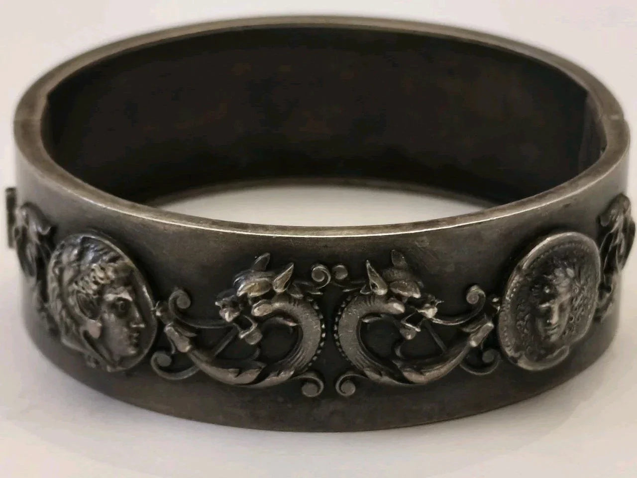 Bracelet argent massif décor chimère dragon
