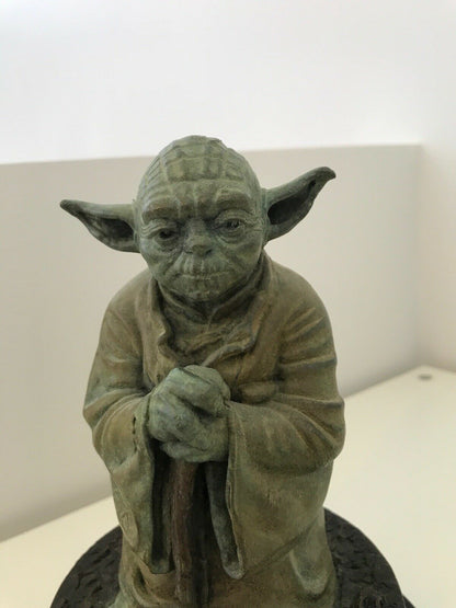 Sculpture en bronze Yoda de Star Wars