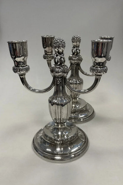 Paire de bougeoirs en argent