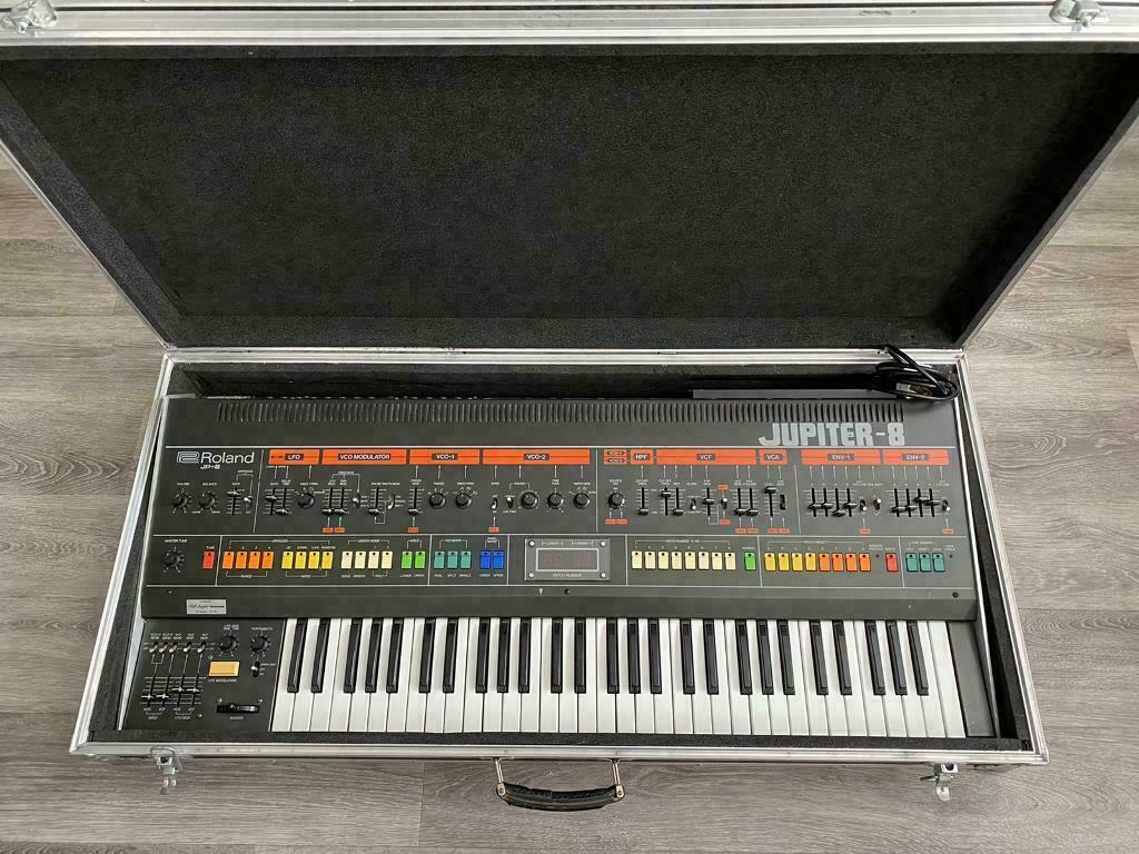 Synthétiseur Roland Jupiter 8